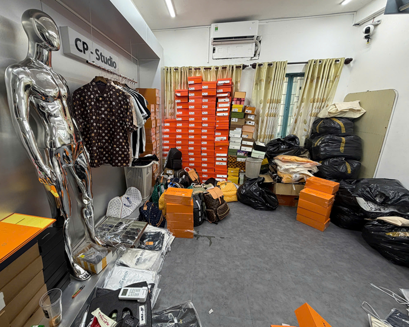 Kho hàng của hộ kinh doanh "Chí Phát Luxury". Ảnh: CACC