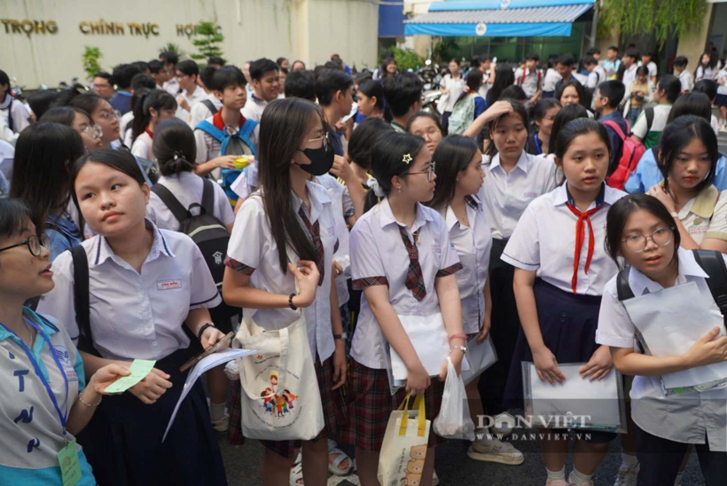Ảnh minh họa: Thí sinh vượt 30km săn suất vào lớp 10 trường “hot” nhất TP.HCM (Nguyệt Minh)