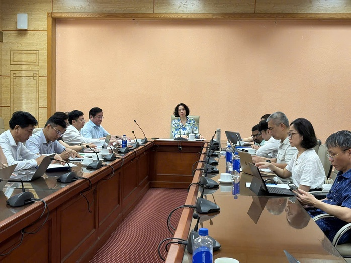 Bộ Y tế họp trực tuyến về công tác giám sát, phòng chống bệnh do virus Ebola. Ảnh: NLĐ