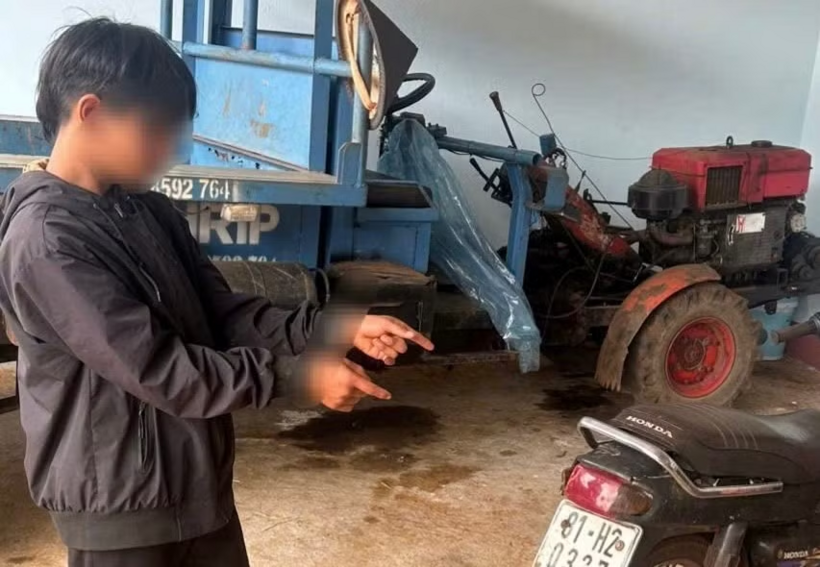 Công an xã Đăk Đoa xử lý nhóm thiếu niên cướp giật tiền của người khuyết tật (Ảnh: Công an xã Đăk Đoa)