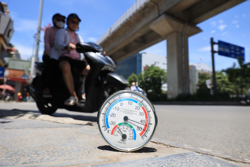 Nhiệt độ ghi nhận thực tế ngoài trời hơn 40 độ C