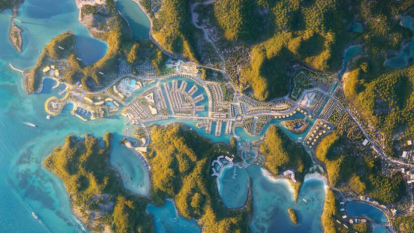 Catbarina Bay tọa lạc tại địa thế “tọa sơn hướng hải” hiếm có