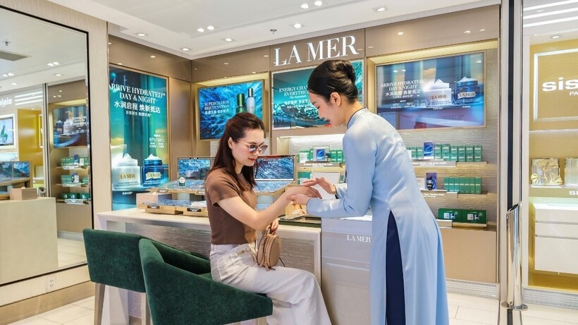 Hàng hiệu, quà tặng giới hạn, ưu đãi thanh toán: mua gì ở miễn thuế Tân Sơn Nhất hè 2026? - 5