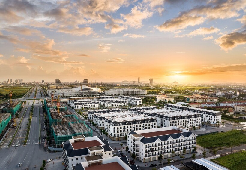 Dự án đang gấp rút bàn giao những phân khu đầu tiên, việc sở hữu bất động sản giai đoạn này có nhiều lợi thế về dòng vốn cho các nhà đầu tư (Ảnh Hoàng Huy)