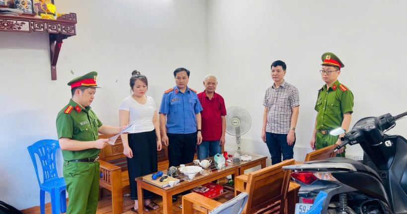 Cơ quan điều tra thi hành Quyết định khởi tố vụ án hình sự và khởi tố bị can đối với Lý Hữu Khải.