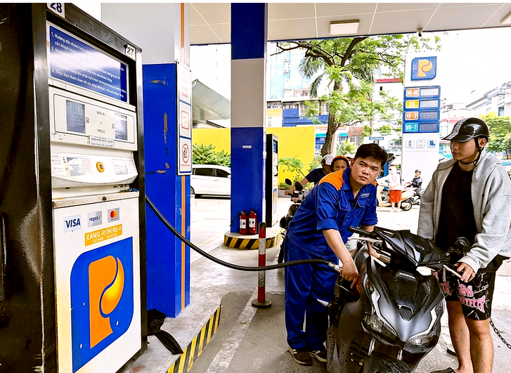 Nhiều hệ thống cửa hàng đã triển khai bán xăng sinh học - Ảnh: NGỌC AN
