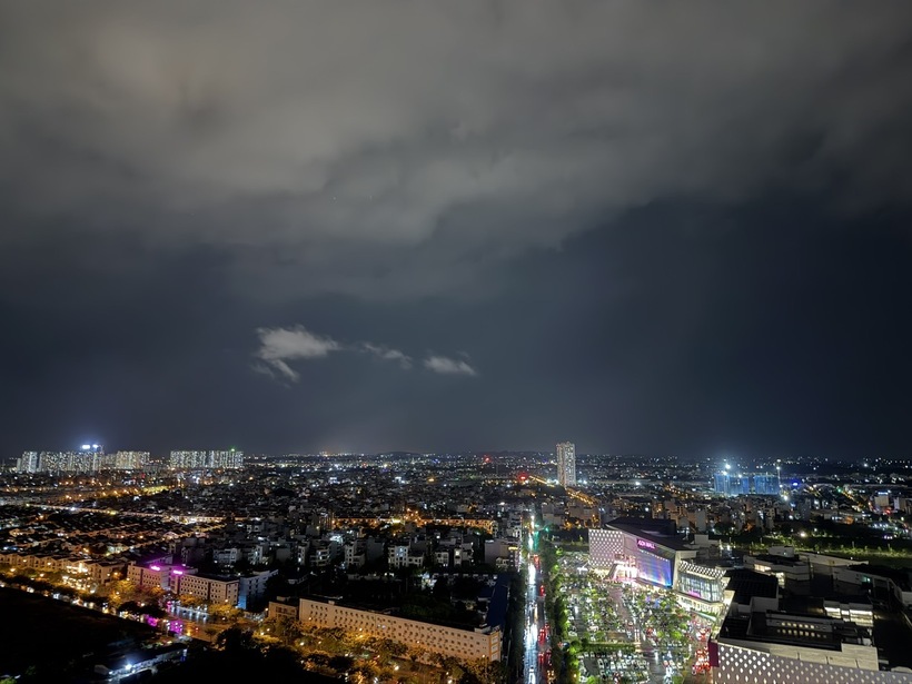 Bầu trời Hà Đông, Hà Nội dịu mát sau cơn mưa thoáng qua. Ảnh: Thu Dương.