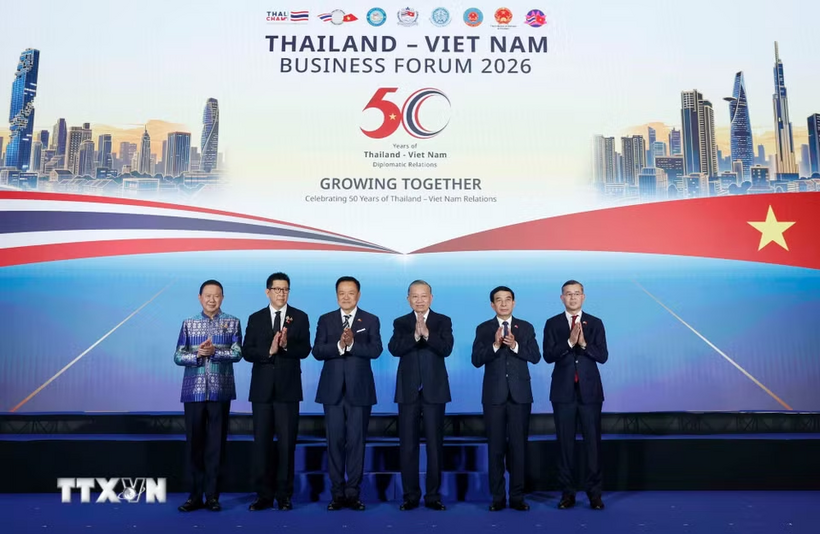 Tổng Bí thư, Chủ tịch nước Tô Lâm và Thủ tướng Thái Lan Anutin Charnvirakul cùng các đại biểu chụp ảnh chung - Ảnh: TTXVN