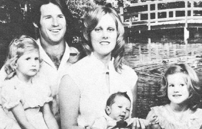 Từ trái sang phải, Cheryl, Steve, Elizabeth, Stephen “Danny” và Christie Downs vào đầu những năm 1980.