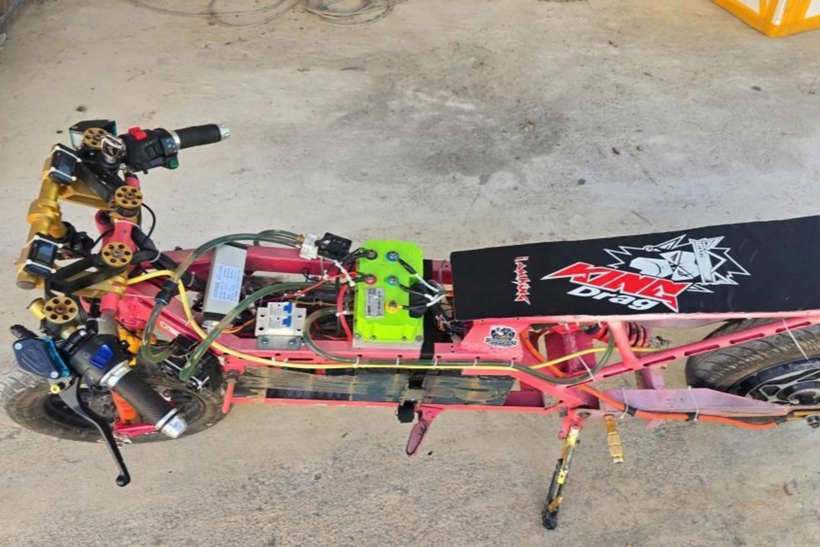 Chiếc xe có thể đạt tốc độ khoảng 100km/h. Ảnh: Dân trí