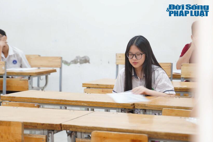 Thí sinh tại điểm thi Mỗ Lao
