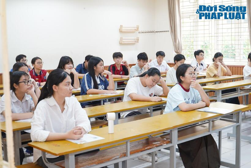 Sáng 29/5, gần 125.000 thí sinh Hà Nội đã làm thủ tục dự thi lớp 10 năm 2026.