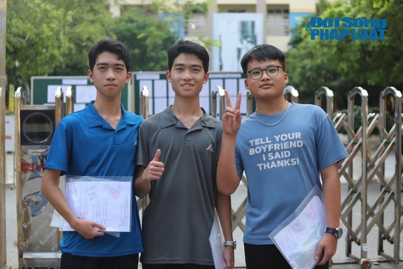 Cả 2 tự tin với kết quả thi môn Ngoại ngữ của mình
