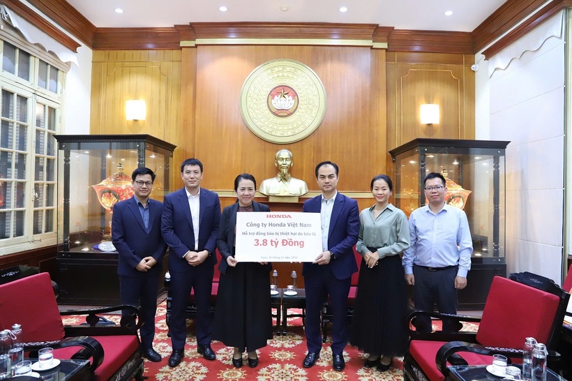 Ủng hộ 3,8 tỷ đồng thông qua Ủy ban Trung ương Mặt trận Tổ quốc Việt Nam