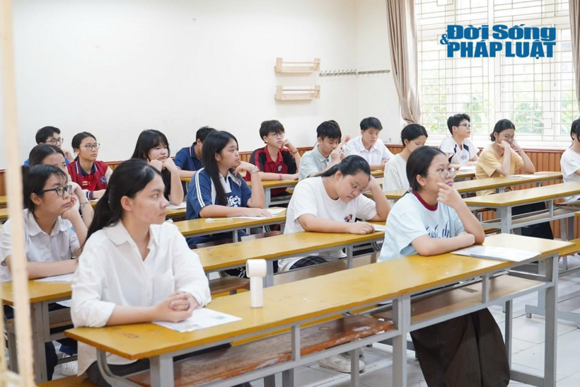 Thí sinh tham gia kỳ thi tuyển sinh vào lớp 10 THPT công lập năm học 2026 - 2027 tại Hà Nội. Ảnh: Lê Liên