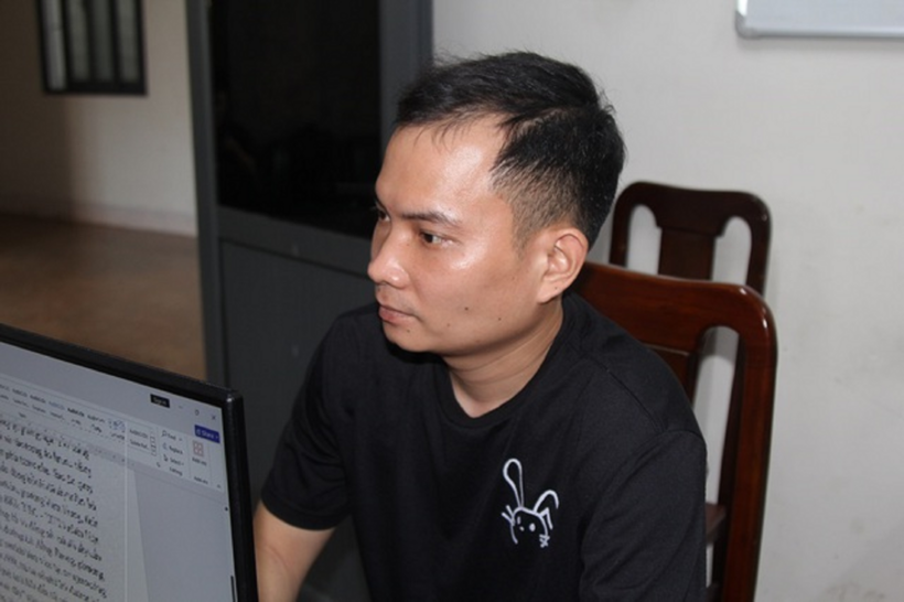 Trịnh Duy Mạnh tại cơ quan công an. Ảnh: Sức khỏe & Đời sống