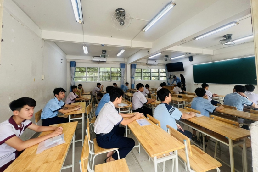 Thí sinh có mặt tại phòng thi 25, Trường THPT Phước Long (Ảnh: Hoài Nam).