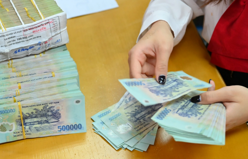 Người dân gửi tiền ngân hàng nào nhận lãi suất cao nhất? (Ảnh: Dân trí)