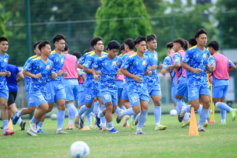 U19 Việt Nam tập luyện chuẩn bị cho giải U19 Đông Nam Á. Ảnh: VFF
