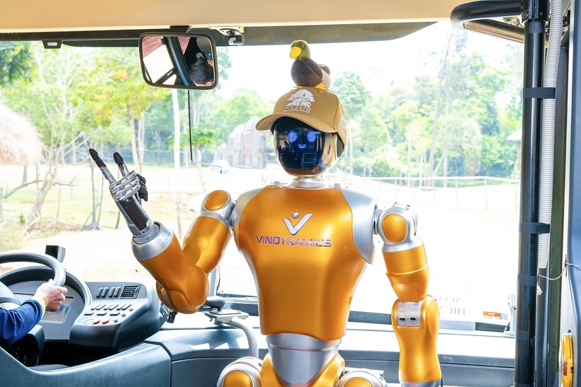 Robot hình người Dyno thử nghiệm thực tế tại Vinpearl Safari Phú Quốc, Việt Nam