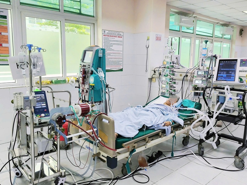 Các bác sĩ giành giật sự sống cho người đàn ông 5 phút ngừng tim. Ảnh: BVCC