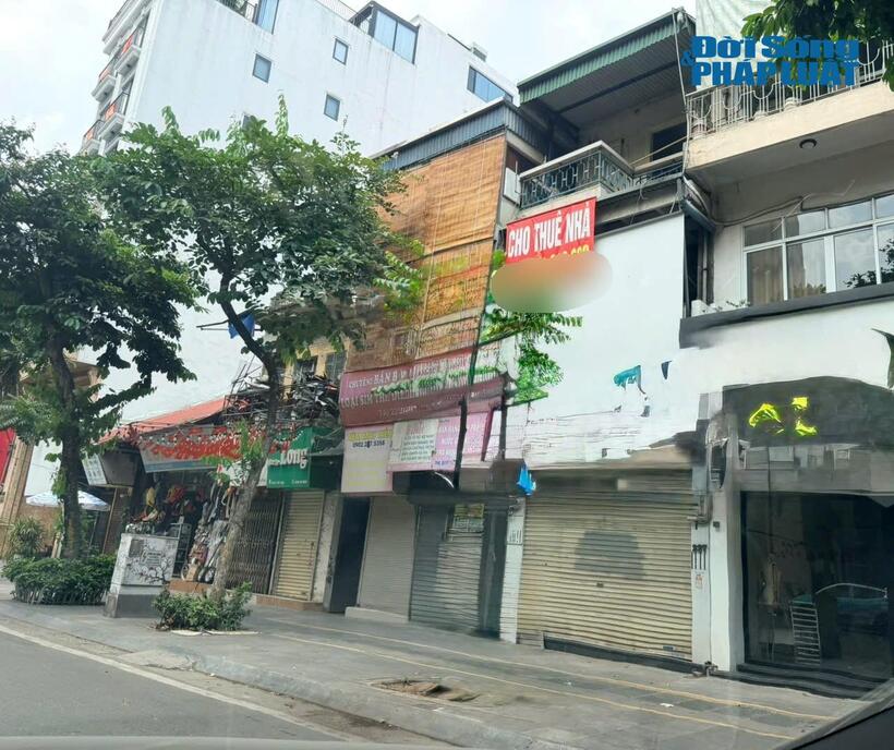 Một mặt bằng treo biển cho thuê cửa hàng tại phố Huế - Hà Nội. Ảnh chụp ngày: 3/6/2026.