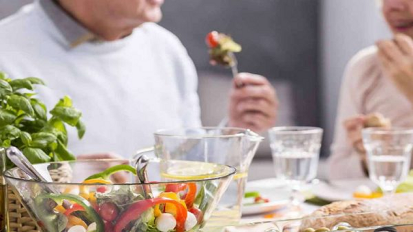 Chế độ dinh dưỡng lành mạnh giúp cải thiện ù tai về đêm