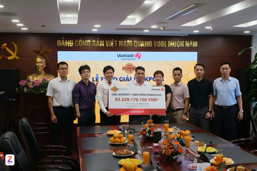 Anh Bùi Văn Mạnh là chủ nhân vé số trúng 83 tỷ đồng. Ảnh: Ngô Minh.