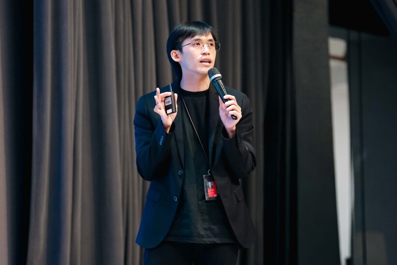 TS. Nguyễn Đăng Khoa chia sẻ về hướng tiếp cận nghiên cứu liên ngành, kết nối các lĩnh vực môi trường, nông nghiệp và khoa học vật liệu... để giải quyết các vấn đề quản lý tài nguyên nước. Ảnh: BTC