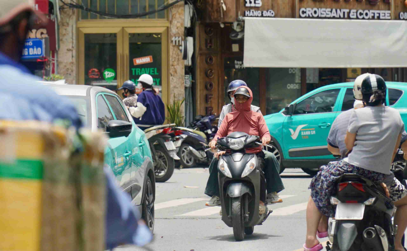 Dự báo thời tiết ngày mai 8/6, Hà Nội nắng nóng, có nơi nắng nóng gay gắt. Ảnh: Báo Lao Động.
