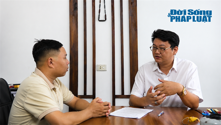 Phóng viên Đời sống & Pháp luật trao đổi với luật sư Hoàng Tùng, Trưởng Văn phòng luật sư Trung Hòa. Ảnh: Lê Liên