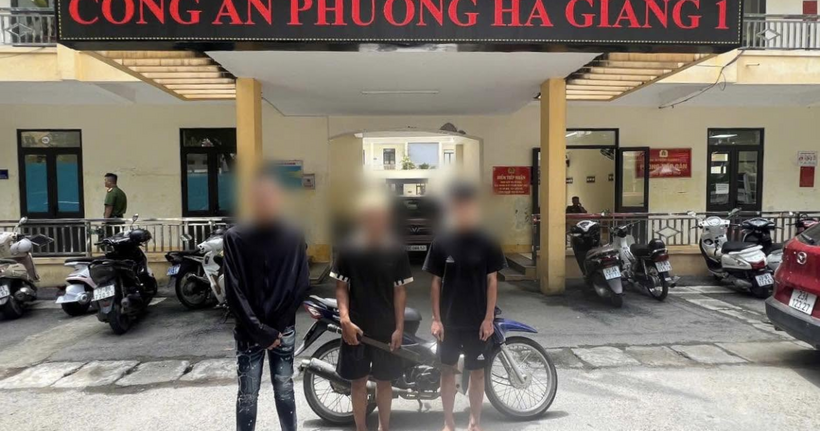 Nhóm thiếu niên tại cơ quan công an. (Ảnh: Công an Tuyên Quang)