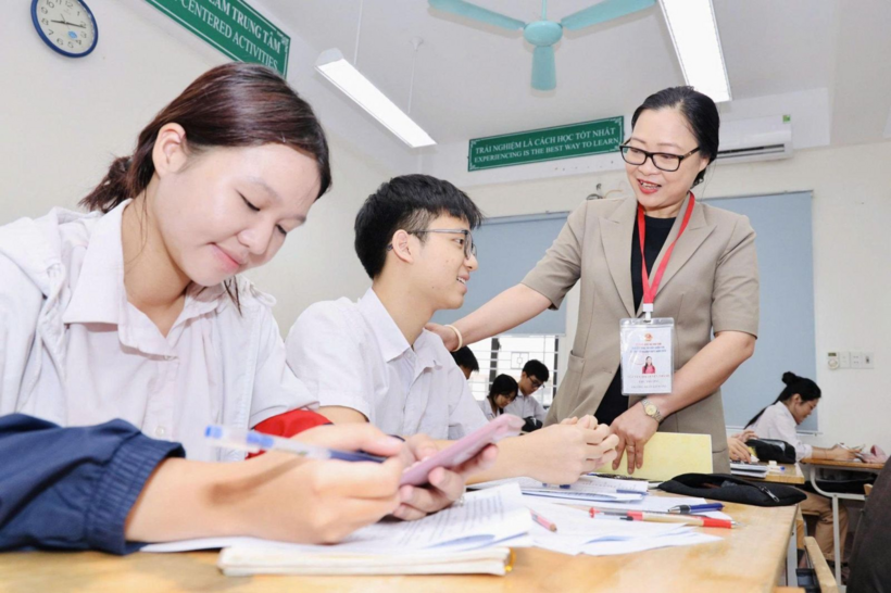 Lãnh đạo Bộ GD&ĐT kiểm tra công tác chuẩn bị thi tốt nghiệp THPT năm 2026 tạiđịa phương. (Ảnh: Thanh niên)