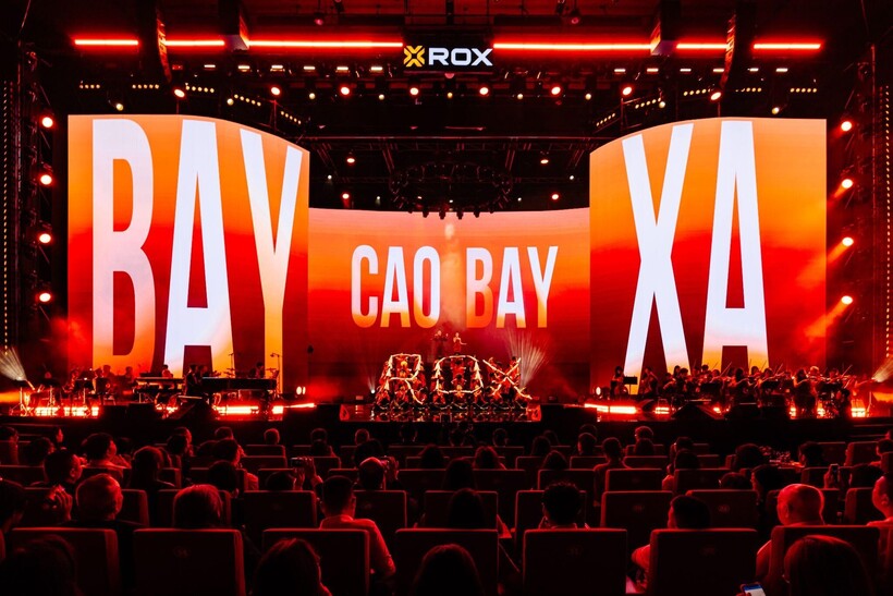 Sân khấu mở màn hoành tráng của ROX30 Concert với ngôn ngữ ánh sáng, âm nhạc và chuyển động được tính toán trong từng khoảnh khắc