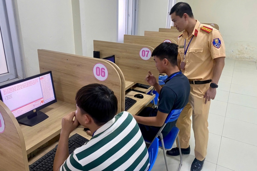 Đề xuất tăng số câu hỏi lý thuyết sát hạch lái xe (Ảnh minh họa: T.O.).