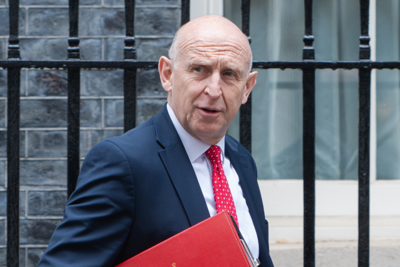 Bộ trưởng John Healey rời Văn phòng Thủ tướng Anh sau cuộc họp nội các hôm 2/6. Ảnh: Reuters