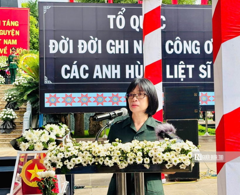Phó Chủ tịch UBND tỉnh Gia Lai Nguyễn Thị Thanh Lịch xúc động đọc điếu văn tại buổi lễ. Ảnh: Ngọc Minh