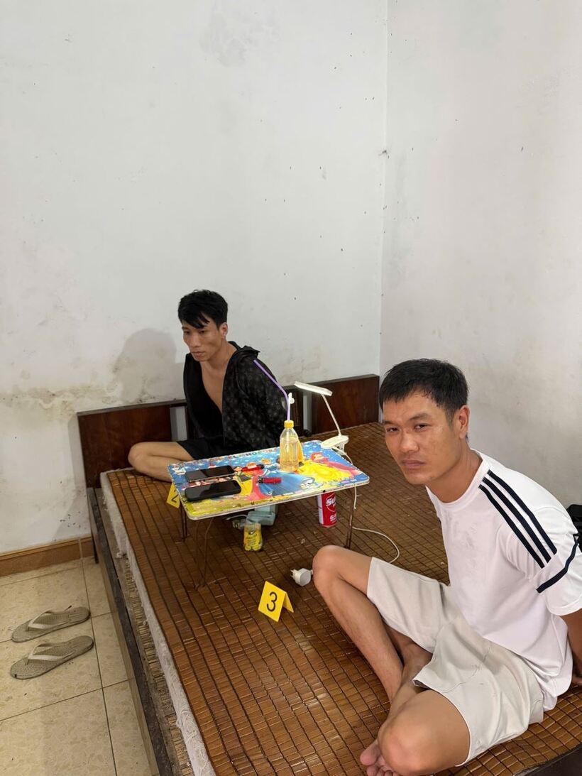 Các đối tượng cùng tang vật trong vụ án tổ chức sử dụng và tàng trữ trái phép chất ma tuý bị lực lượng Công an phát hiện, thu giữ.