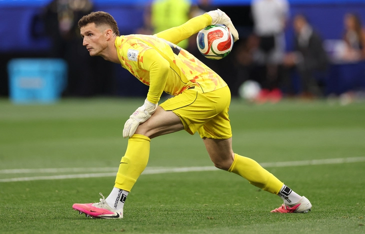 Tại World Cup 2026, thủ môn Matt Freese khoác áo số 24 và chính thức giành suất bắt chính trong trận ra quân của Mỹ gặp Paraguay.