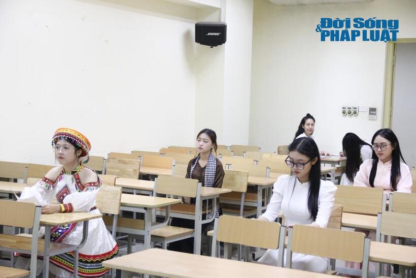 Hành trình theo đuổi giấc mơ sư phạm của các sĩ tử.