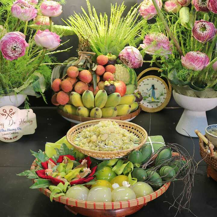 Sau Tết Nguyên đán, có lẽ Tết Đoan Ngọ là cái Tết sum họp đầm ấm nhất và có nhiều tục lệ gắn kết với đời sống của người Việt. Vì vậy con cháu dù làm ăn xa xôi mấy cũng thu xếp để về quây quần. Ảnh minh họa