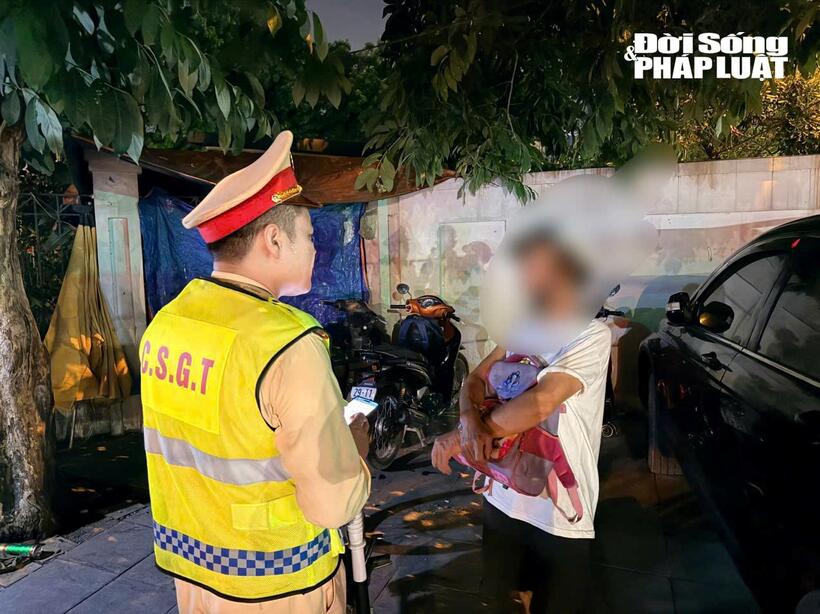 Người điều khiển phương tiện không chấp hành yêu cầu kiểm tra nồng độ cồn.