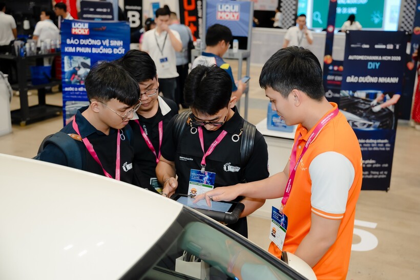 DIY Experience Zone: Không gian      trải    nghiệm kỹ thuật dành cho người tham gia