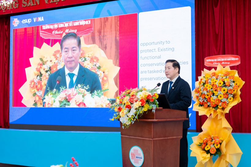 PGS.TS Trần Vĩnh Hưng, Giám đốc Bệnh viện Bình Dân phát biểu tại hội thảo. (Ảnh: Tạp chí Tri thức)