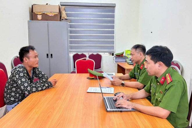 Đối tượng Nguyễn Tiến Tú tại cơ quan công an. Ảnh: Công an TP Hà Nội
