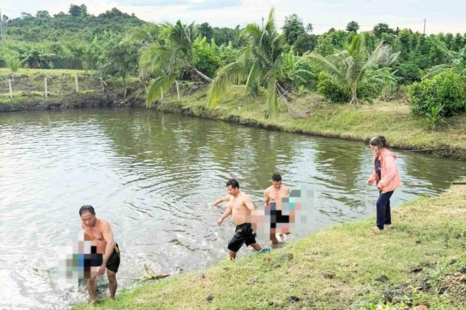 Khu vực ao xảy ra vụ việc hai anh em ruột đuối nước tử vong thương tâm. Ảnh: Lao Động