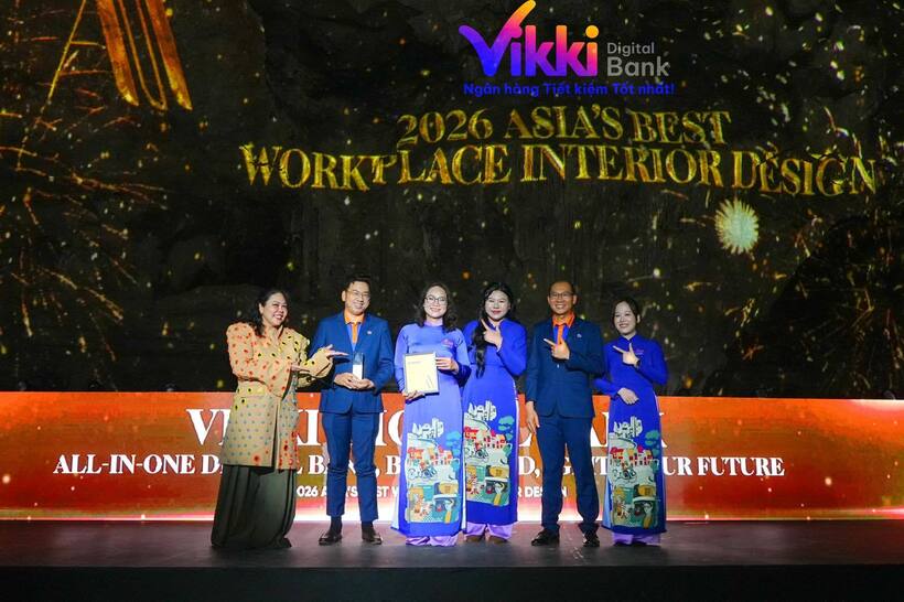 Bà Phan Thị Trâm Anh - Phó Tổng Giám đốc Vikki Digital Bank nhận giải “Asia’s Best Workplace Interior Design” – Không gian làm việc xuất sắc nhất Châu Á 2026