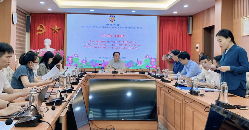 Quang cảnh cuộc họp.