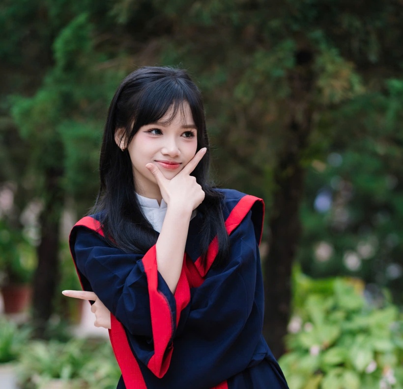 Nữ sinh xuất sắc trở thành đồng thủ khoa toàn quốc trong kỳ thi tốt nghiệp THPT với tổng điểm 38,5/40. Ảnh: NVCC
