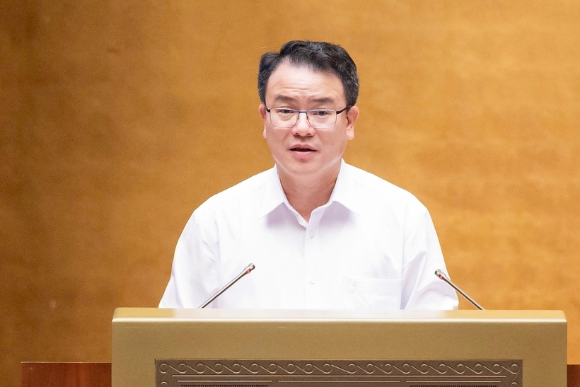 Thứ trưởng Bộ Tài chính Trần Quốc Phương trình bày tham luận tại Hội nghị. Ảnh Quốc hội